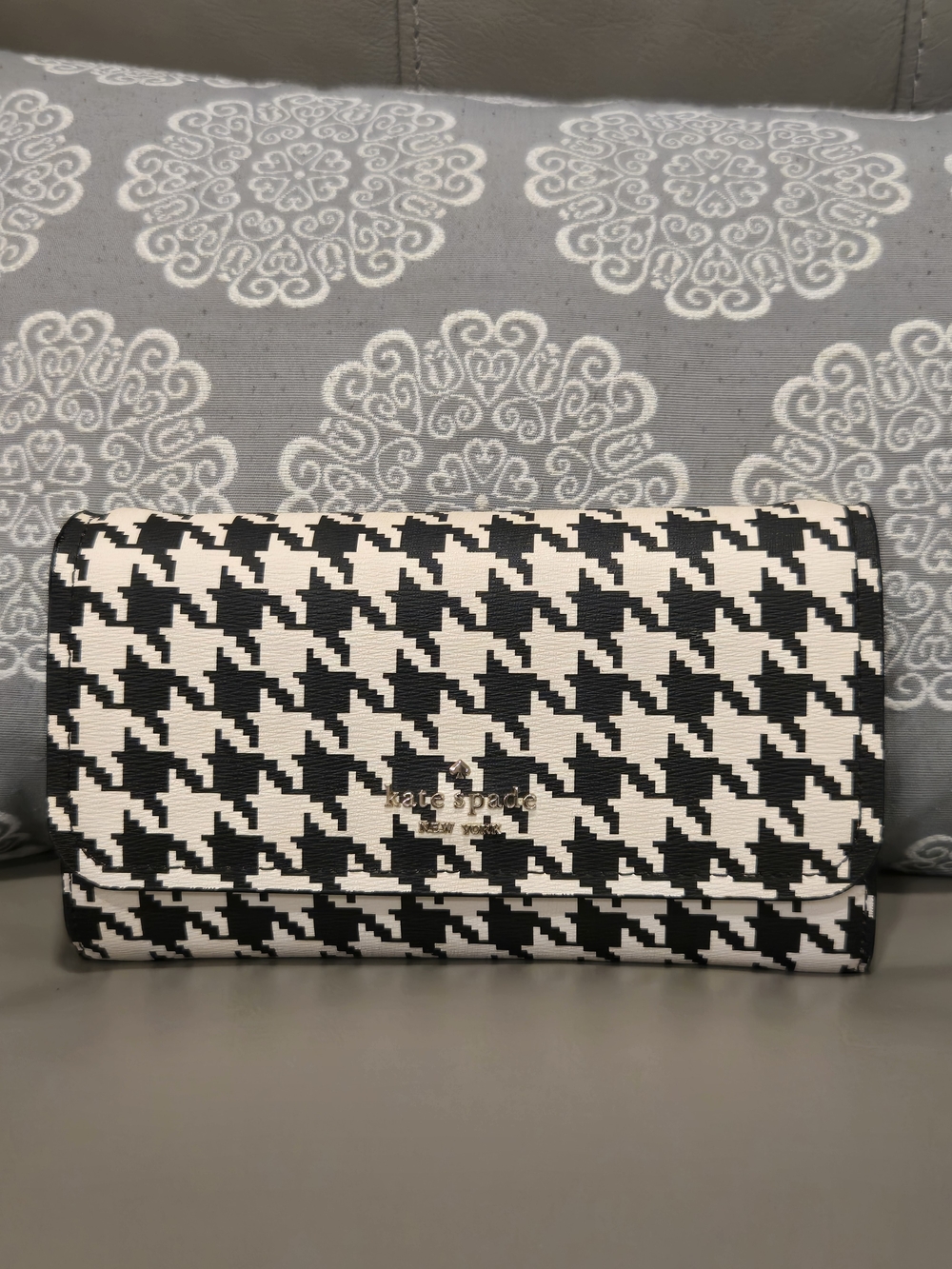 kate spade New York Black & White Houndstooth Convertible Wallet Crossbody Set - Picture 2 of 16